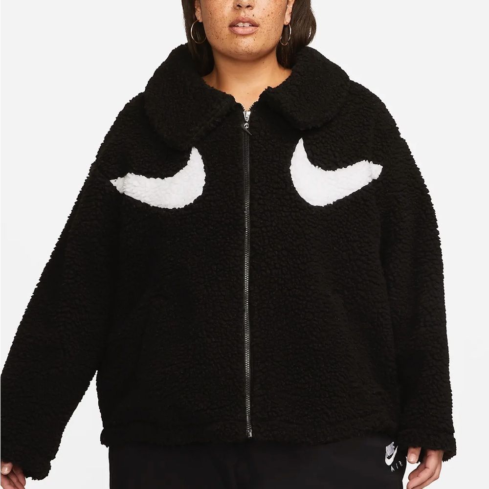 •NIKE•BNWT BLACK/WHITE SPORTSWEAR SWOOSH WOMENS FULL ZIP JACKET. SIZE SMALL